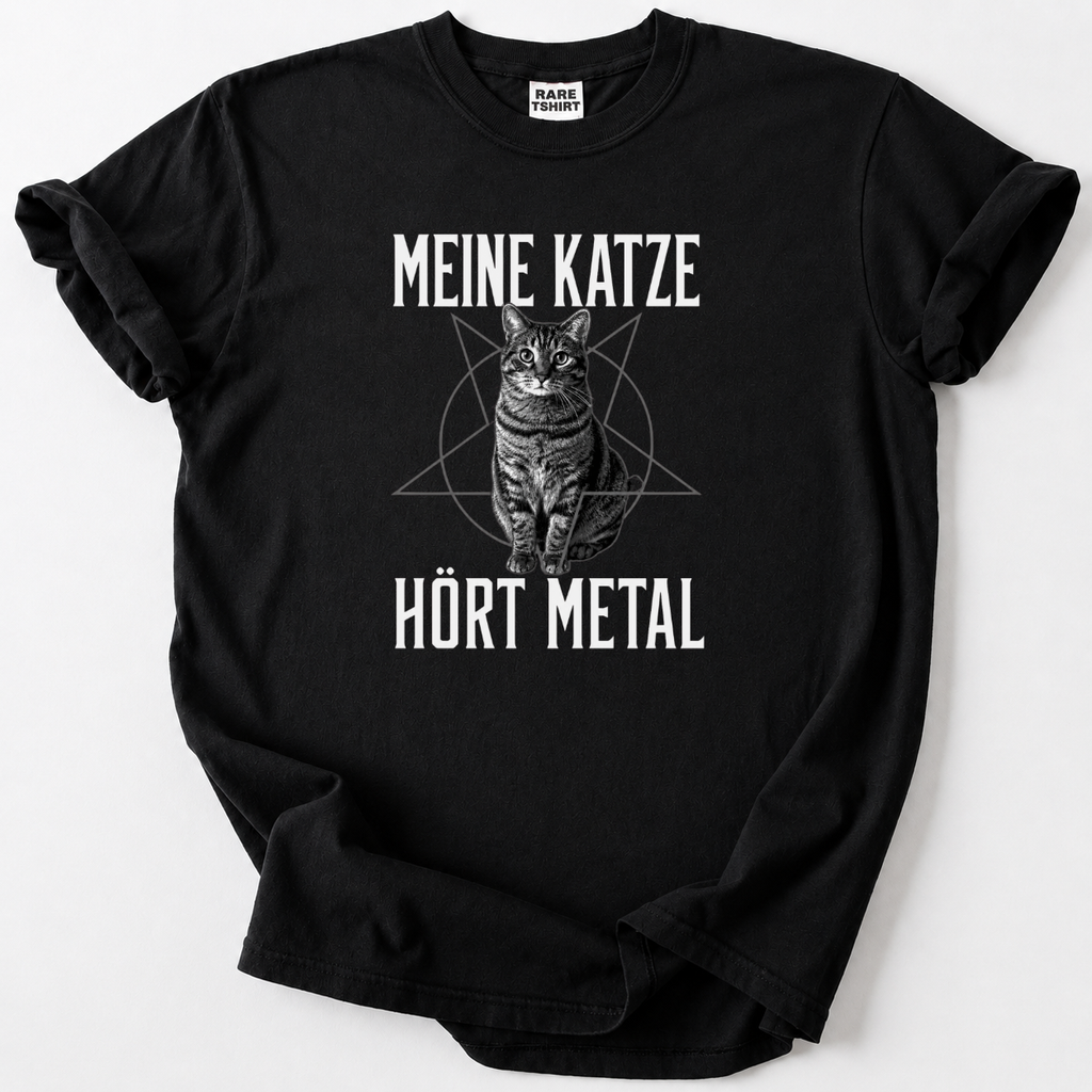 T-shirt black For the cat mom who blasts metal at full volume. Bold. Dark. Unapologetic.