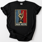 Zeig deine Rock-Attitüde mit unserem Vintage-Design "Rocke Weiter"! Weiche Baumwolle, zeitloser Print, perfekt für echte Musikfans.